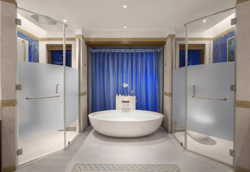 banana island bathroom